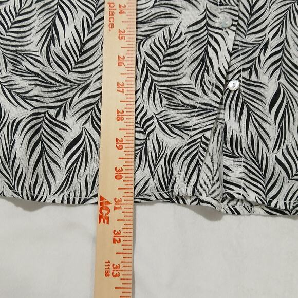 Tahari Shirt Womens 1X White Black Linen Leaf Print Button Front Tunic Top - Picture 12 of 13